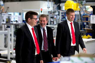 Gesellschafter ept Steckverbinderproduktion.jpg